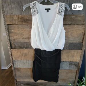 Jodi Kristopher White and Black Sleeveless Layered Cocktail Dress